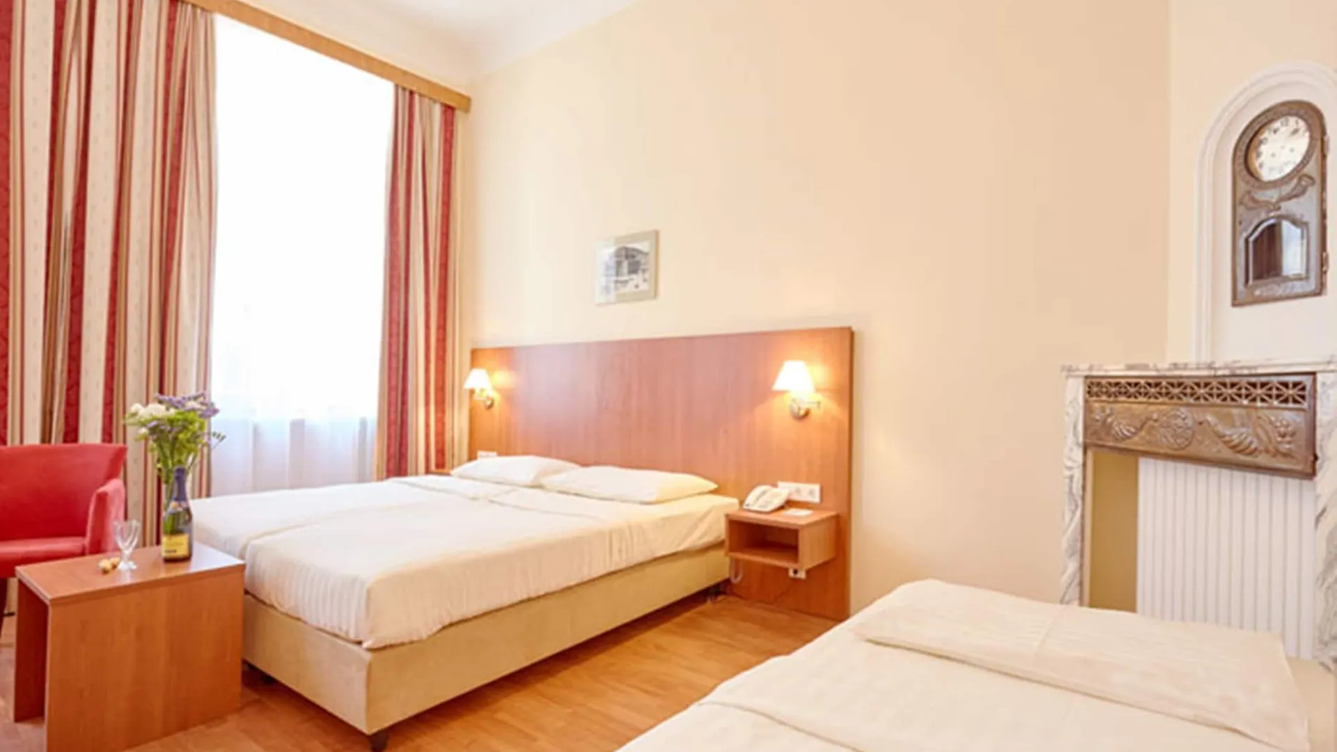 Hotel Mozart Viena 3*,