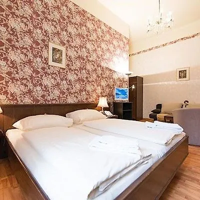 Hotel Mozart Viena 3*,